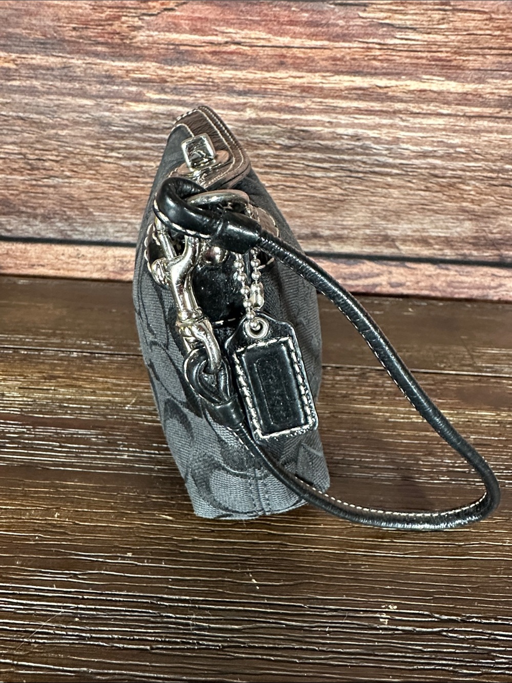 Coach Vintage Legacy Black Signature Wristlet with turn lock top! - Picture 4 of 6